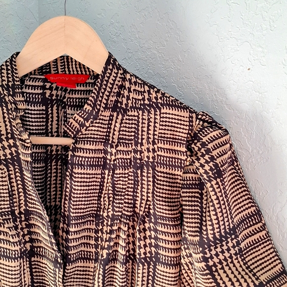 Sunny Leigh Button Top - Picture 3 of 16